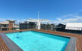 Pristine King Size Bed Apartment In Secure Complex